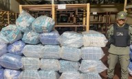 Colonia Santa Rosa: pareja chocó al huir con coca y cigarrillos ilegales