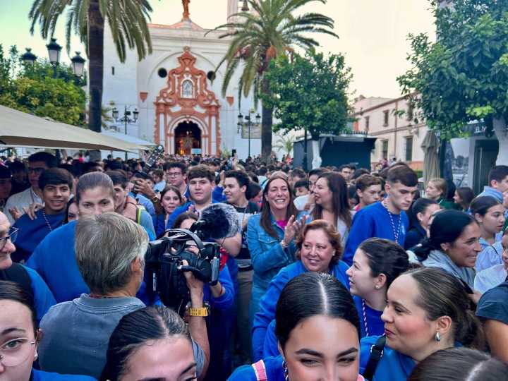 La Junta de Andalucía ensalza "las ganas, la fuerza y la fe" de la juventud en su peregrinación a la aldea de El Rocío a la que han acudido más de 2.000 personas