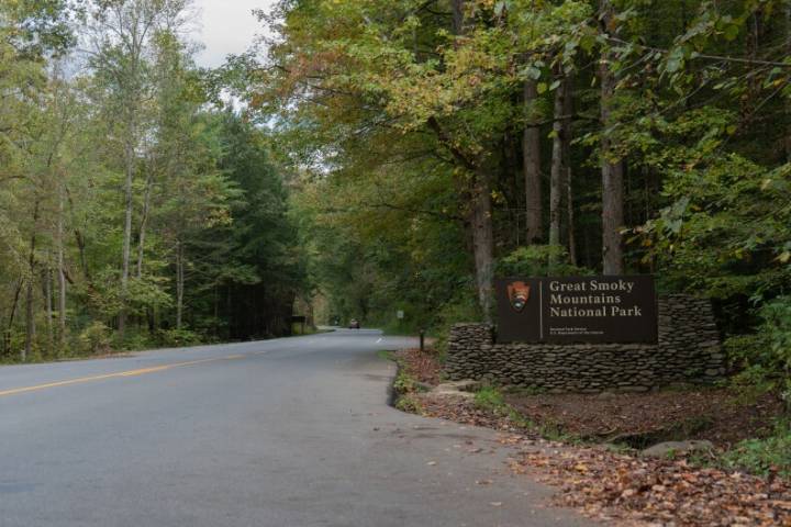Despite federal shutdown, local and state funds keep Great Smoky Mountains National Park open