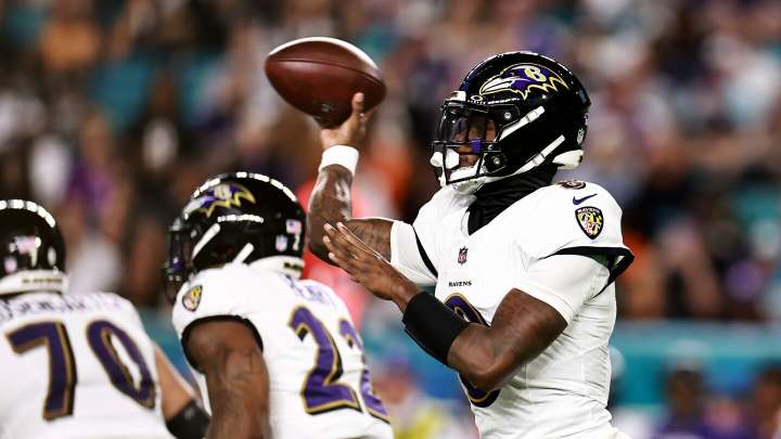 Lamar Jackson's third TD pass gives Ravens a 21