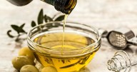 Aceite de oliva virgen vs. extra virgen: descubre cuál es mejor para cocinar y por qué