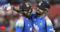 Virat Kohli forgets to celebrate, Rohit Sharma reminds him at SCG