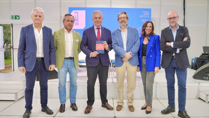 Llega a la Feria del Libro la obra Sevilla, el pretérito perfecto