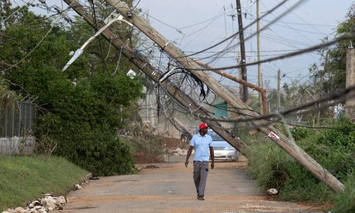Aumentan a diecinueve los muertos en Jamaica por el paso del huracán Melissa
