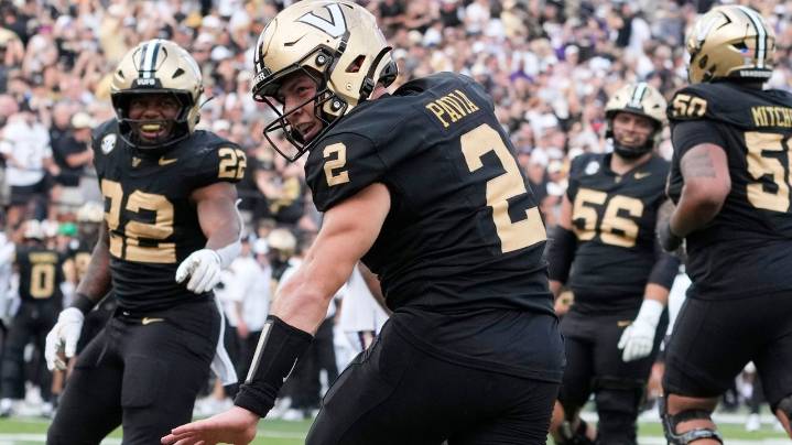 Pavia has No. 17 Vanderbilt off to best start in 75 years after beating No. 10 LSU 31