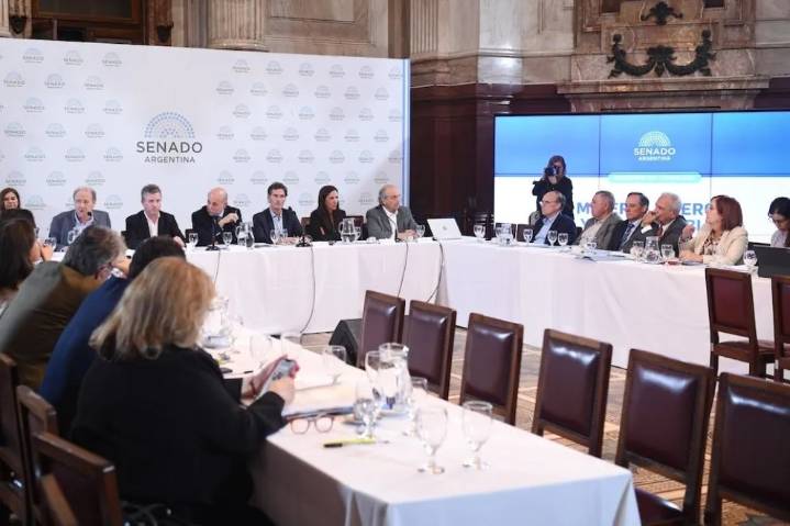El Gobierno propone un proyecto de consenso para la ley de biocombustibles con cortes graduales y transición a mercado libre