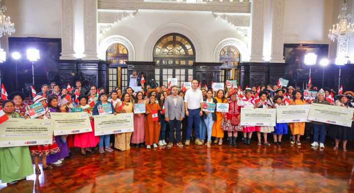 Gobierno entrega más de S/ 10 millones para organizaciones de mujeres productoras agrarias
