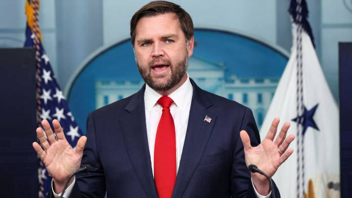 Government shutdown live updates: Funding ends after Trump, GOP, Democrats fail to cut deal