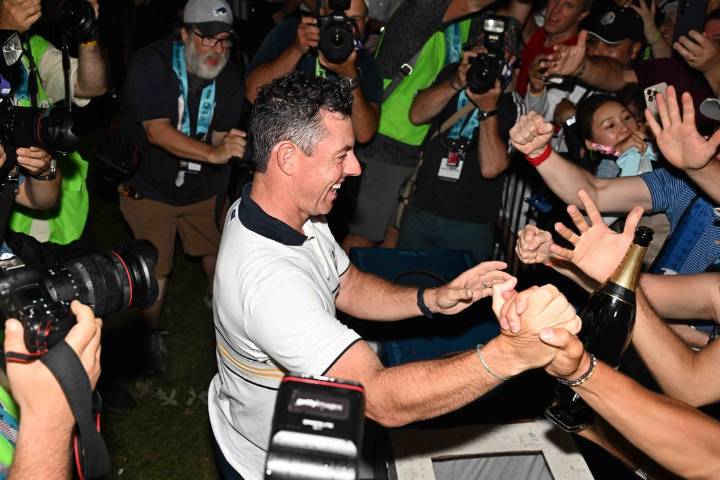 Deadspin | Paul Azinger: Rory McIlroy can’t have it both ways with fans