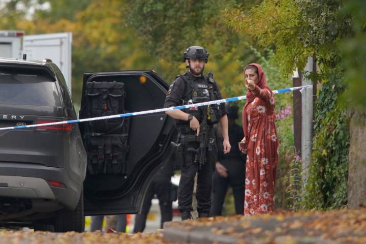 Man kills 2 and wounds 4 in car ramming and stabbing at English synagogue on Jewish holy day