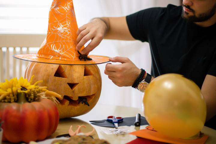 Man Disinvites Best Friend Over Halloween Party Rules Dispute