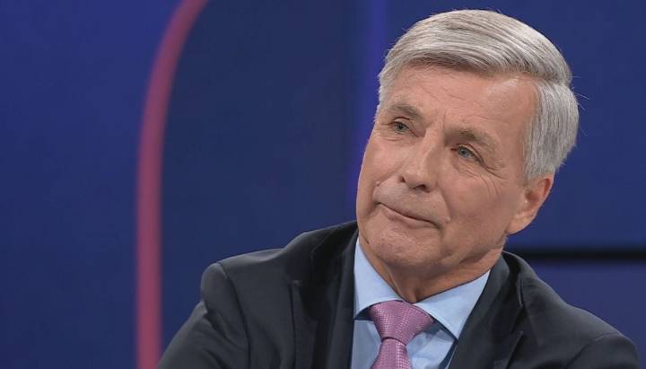 "No le dije la verdad": Mayne-Nicholls admite que "el error de haber votado por el SÍ me persigue (...) me avergüenza"