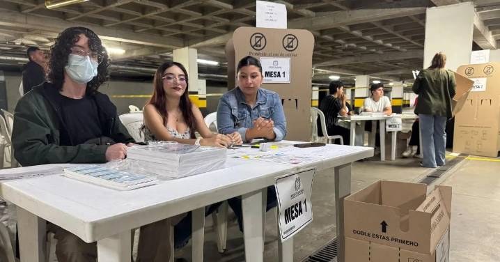 Jóvenes de Armenia votaron en paz y sin contratiempos en elecciones de los Consejos Municipales de Juventud