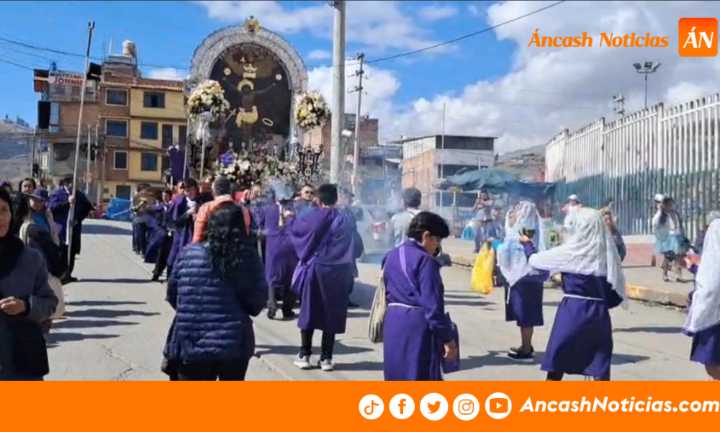 Señor de los Milagros inicia recorrido procesional en Huaraz