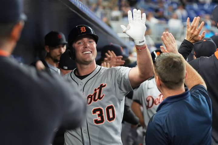 Tigers star has special moment with all-time favorite player after playoff homer