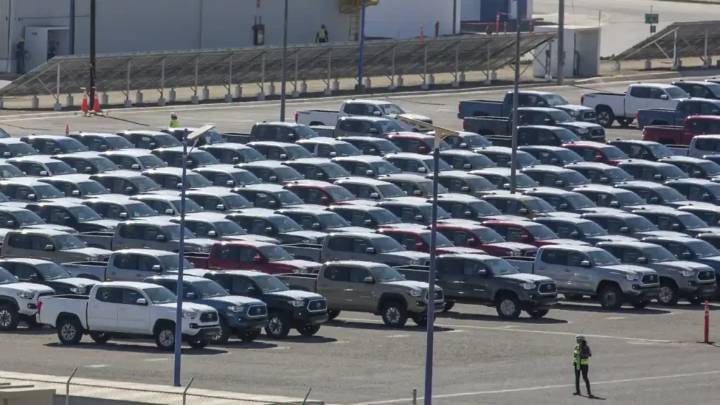 Toyota llama a revisión 13 mil vehículos en México