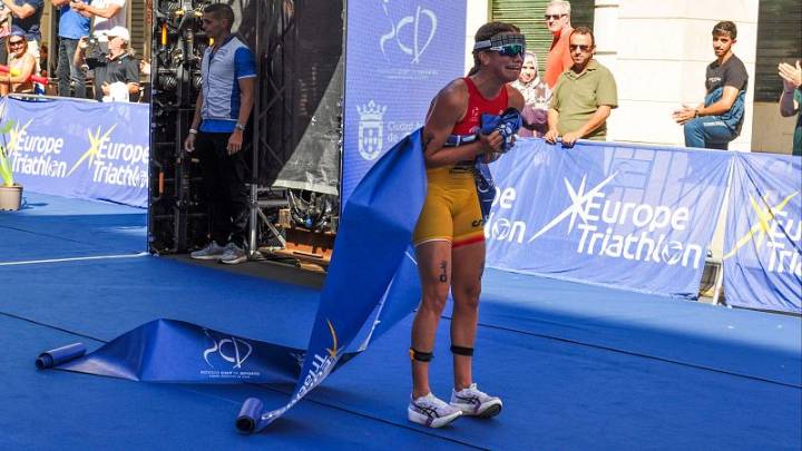 Ana Carballo gana en Ceuta en la Copa de Europa de triatlón