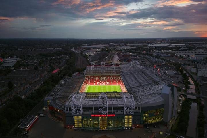 Manchester United chiefs issue call to government for support