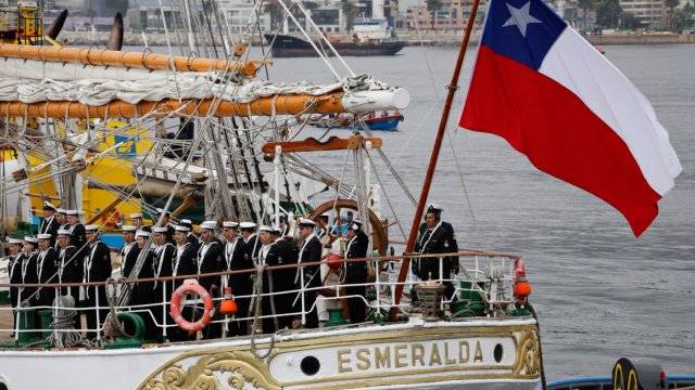Valparaíso: El emocionante regreso tras seis meses del Buque Escuela "Esmeralda"
