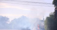 Incendio de basura a un costado del mercado Welton, sobre el bulevar Anáhuac