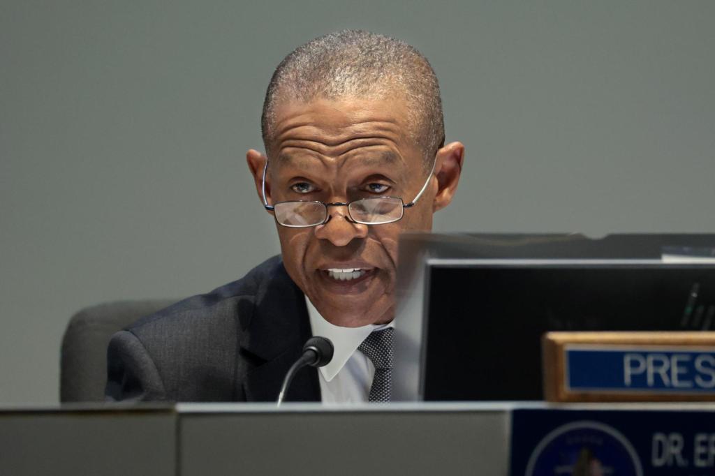 Ex-FBI agent, USC security expert to step down from LA Police Commission – Hartford Courant