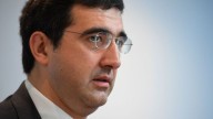 Former world chess champion Vladimir Kramnik investigated for bullying following death of grandmaster Daniel Naroditsky