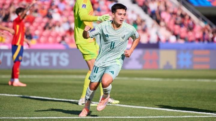 Gilberto Mora guía a México con doblete