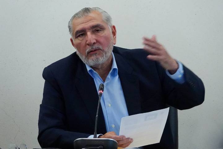 Adán Augusto López gastó en anuncios más del doble del tope para ser candidato de Morena