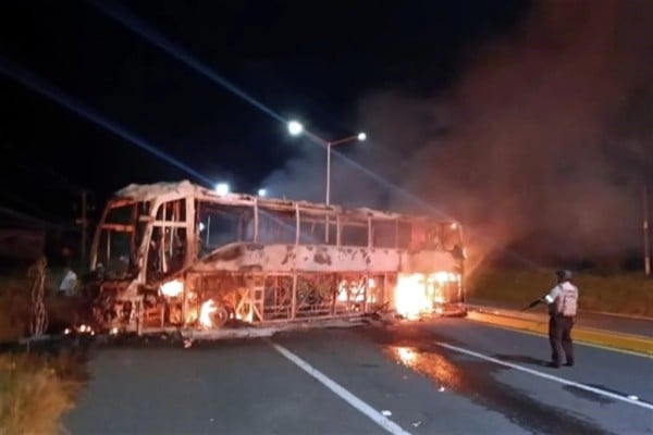 Amanece Zacatecas con narcobloqueos