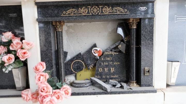 Ya hay tres detenidos por vandalizar 500 nichos en el cementerio de Torrero