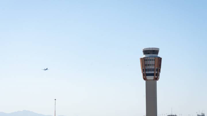 Cooling system offline in Terminal 4 at Sky Harbor Airport