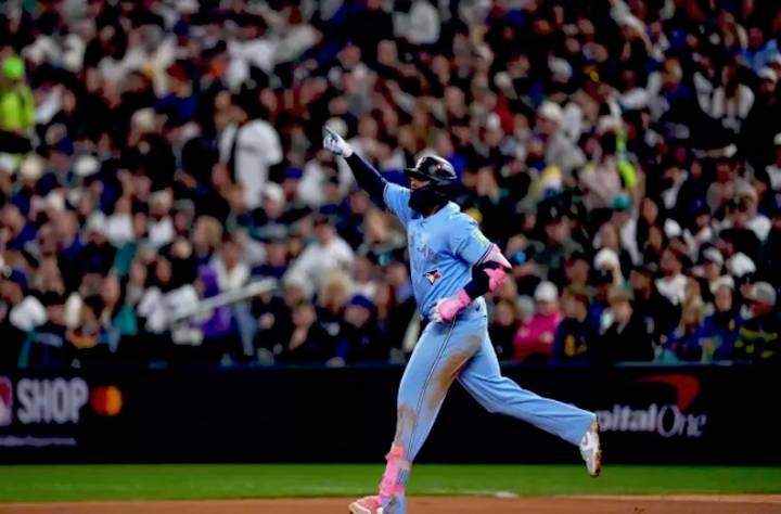 Blue Jays apalean a Mariners y empatan la Serie de Campeonato
