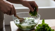Mezclar menta con vinagre: por qué recomiendan hacerlo y para qué sirve