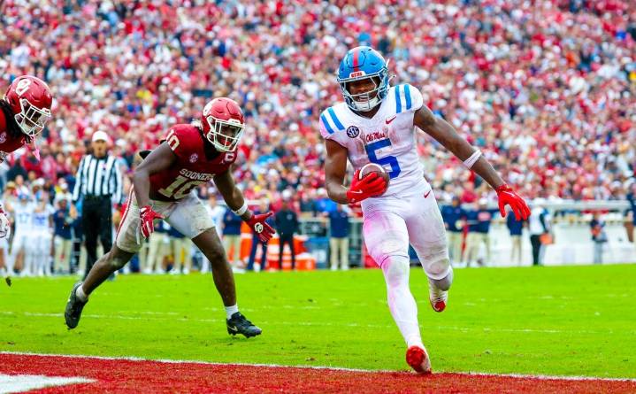 Deadspin | No. 8 Ole Miss wins as comeback effort by No. 13 Oklahoma falls short