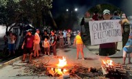 Por fallas en servicio de CFE, vecinos de la SM 247 cierran avenida