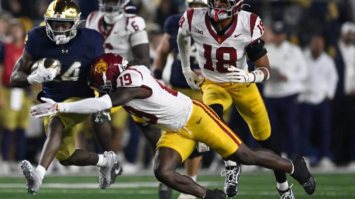 Price, Love spark No. 13 Notre Dame past No. 20 Southern California 34