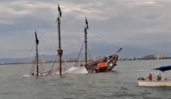 Zozobró en Vallarta el Marigalante, réplica de la Santa María, la carabela de Colón