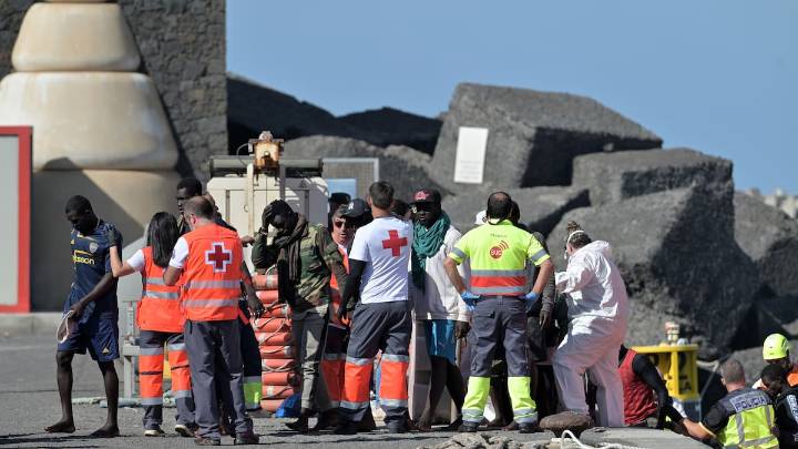Llegan a El Hierro unas 98 personas migrantes a bordo de un cayuco