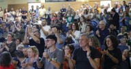 Mariola Sampedro, elegida alcaldesa de Ribeira (La Coruña) tras prosperar una nueva moción de censura en Galicia