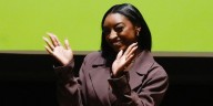 Lo que no se vio de la visita de Simone Biles a la Argentina: la “marca” en la piel que refleja su vida y un encuentro que la emocionó