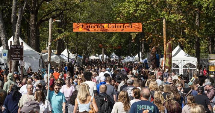 Throngs take to Thurmont streets for Catoctin Colorfest