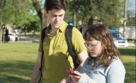 "Estás, pero no estás": lanzan en La Plata una campaña para promover el uso consciente del celular