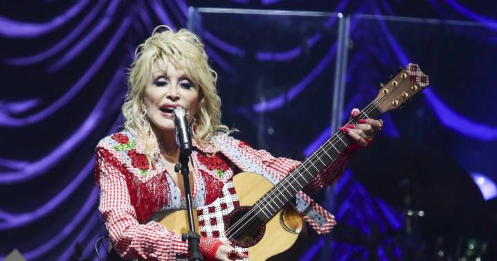Dolly Parton's sister Freida says she was 'up all night praying' amid icon's health challenges