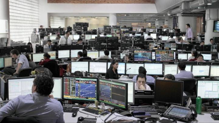 Récord con sabor agridulce: la Bolsa de Colombia roza los 2.000 puntos, pero el avance es apenas 1,8 % más que 15 años atrás