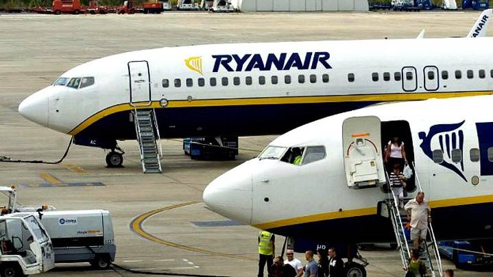 Ryanair se plantea establecer vuelos desde el aeropuerto de Pamplona, pero pone una condición