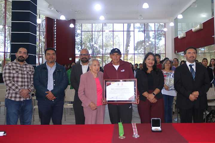 FCDH reconoce la trayectoria de superación y éxito de Moisés Beristaín