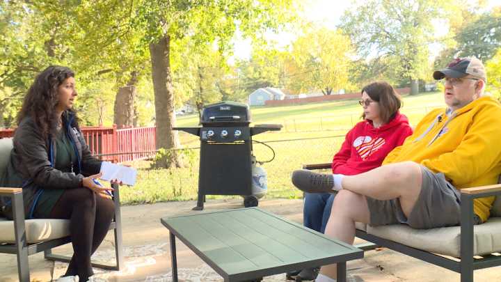 'It's absolute frustration': Federal government employees in Kansas City working without pay speak out