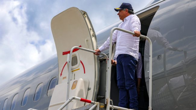 Compañía negaron venta de gasolina al avión presidencial de Colombia en Europa