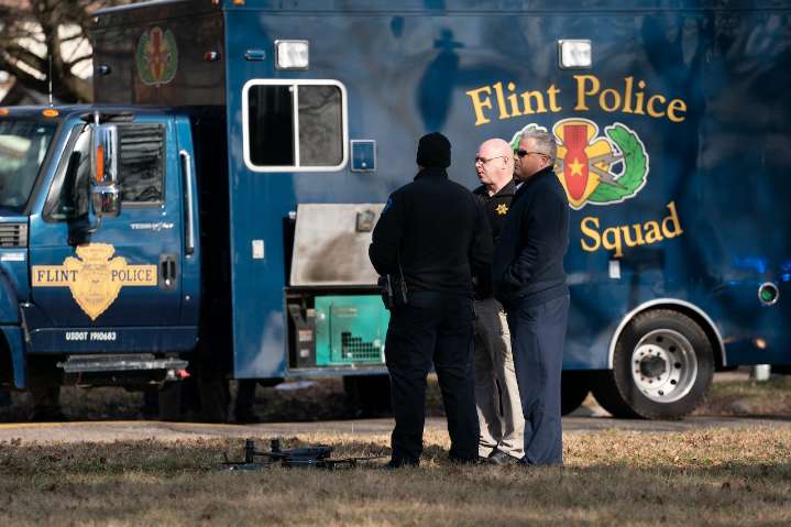 Bomb squad clears suspicious package near Flint Bishop Airport