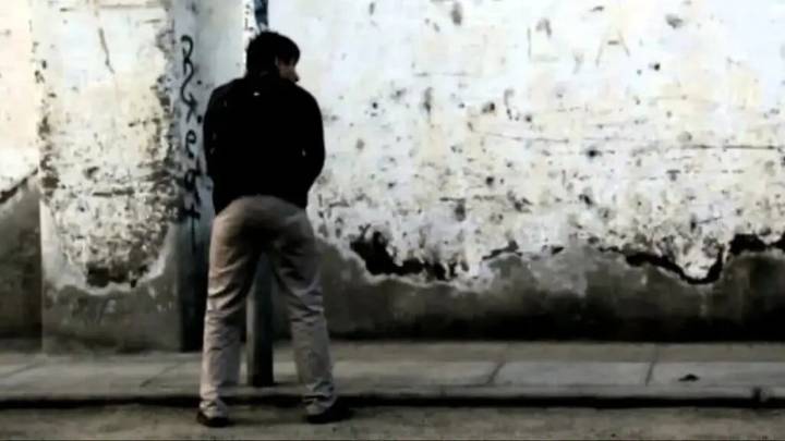 Orinar en las calles de Caracas podría salirte caro: multas por esta infracción